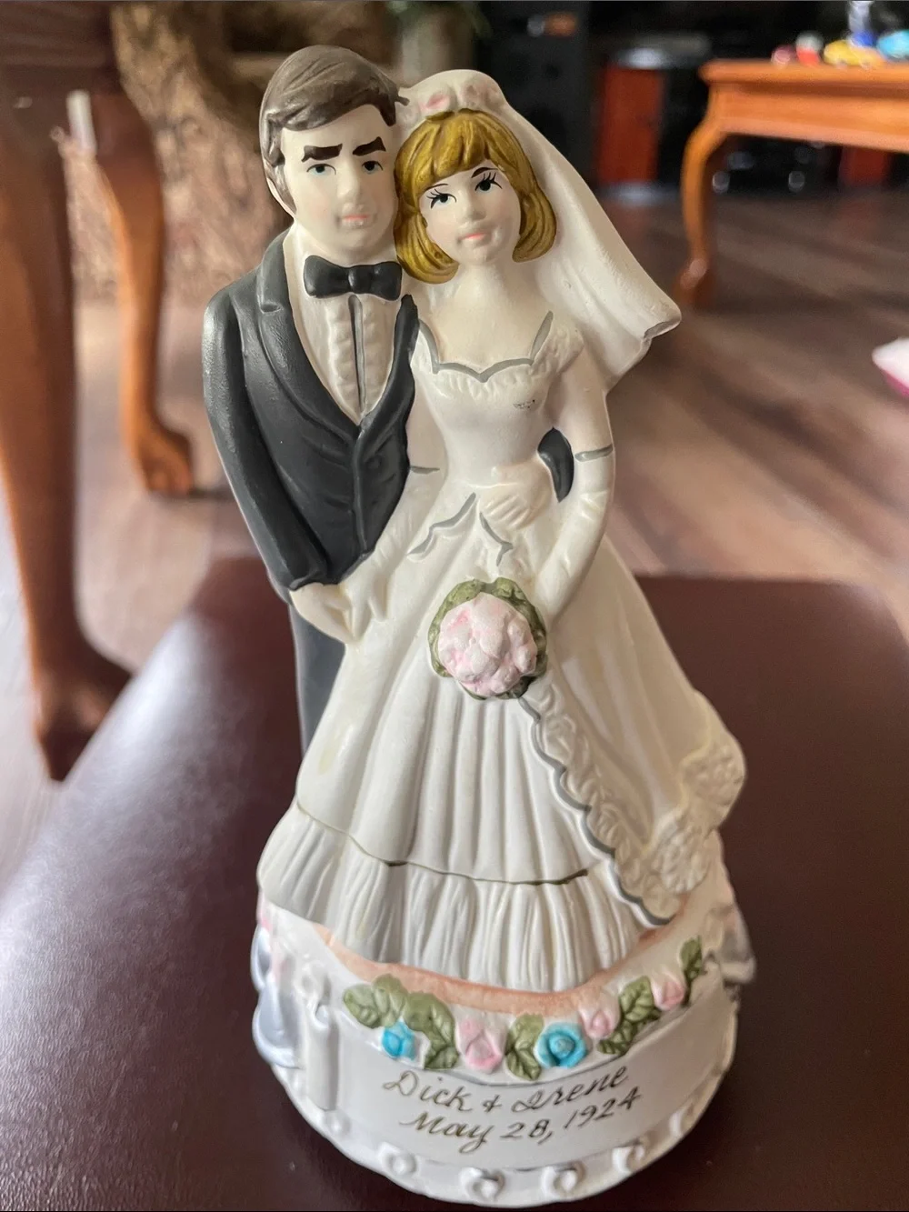 VTG Bride and Groom Wedding Cake Topper Figurine with music